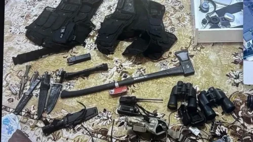 Bastisje në Reçicë të Vogël, gjenden armë dhe privohen nga liria dy persona