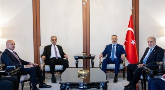 Ministri i Jashtëm turk takohet me kreun e Komitetit Kombëtar për Administrimin e Gazës