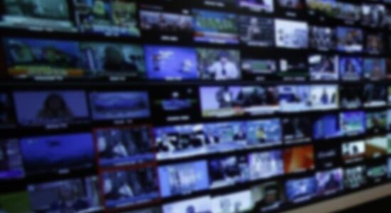 Kanali francez i lajmeve CNews u gjobit me 100 mijë euro për “diskriminim ndaj algjerianëve dhe myslimanëve”