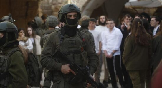 Kolonët izraelitë plagosin dy aktivistë të huaj dhe dy palestinezë në një sulm në Bregun Perëndimor