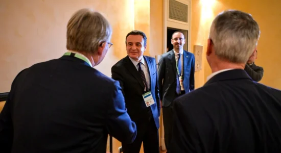 Kurti kërkon presion mbi Serbinë për nënshkrimin e Marrëveshjes dhe dorëzimin e Radoiçiqit