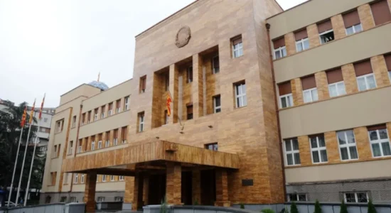 Kuvendi duhet t’i konstatojë dorëheqjet e Bislimovskit dhe të Ristovskës dhe ta zgjedhë Goce Naumovskin për gjyqtar të ri kushtetues