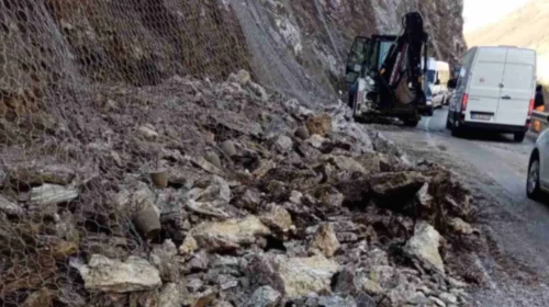 LAMM: Rrëshqitje dheu në rrugën Kërçovë-Gostivar