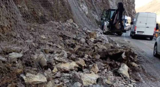 LAMM: Rrëshqitje dheu në rrugën Kërçovë-Gostivar