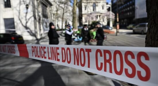 Një grua 50-vjeçare u qëllua për vdekje me thikë në një zonë të “lëvizshme” të Londrës