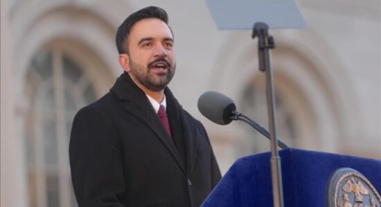 Kryebashkiaku Mamdani nënshkruan urdhër ekzekutiv që kufizon qasjen e agjentëve të imigracionit në pronën e New Yorkut