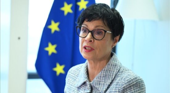 Komisionerja për Zgjerimin kërkon “partneritet më të fortë” midis BE-së dhe Turqisë përpara vizitës në Ankara