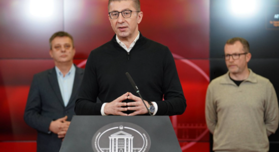 Mickoski nuk sheh problem që provimi i jurisprudencës të jepet edhe në shqip