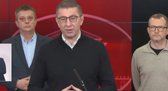 (VIDEO) Qeveria arrin marrëveshje me dy sindikata për rritje graduale të pagave