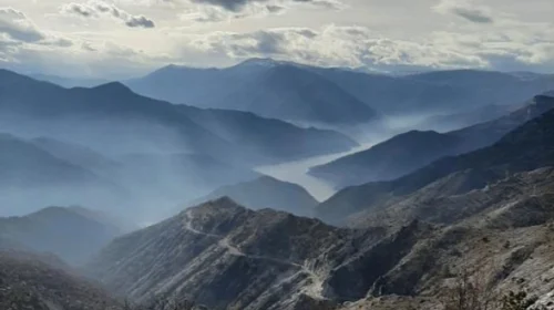 Mot me vranësira të ndryshueshme, pasdite reshje të herëpashershme shiu, ndërsa në male borë