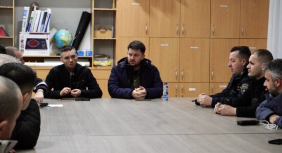 Më shumë se 30 shtëpi të kapluar nga uji, Elmazi: Do mbështesim familjet e prekura!