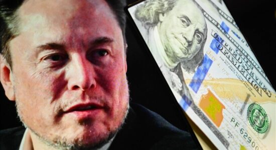 Elon Musk bëhet personi i parë me pasuri prej 800 miliardë dollarësh