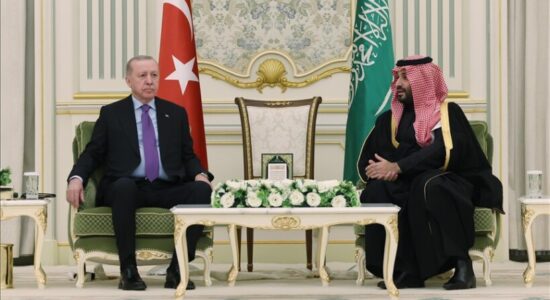 Presidenti turk Erdogan dhe princi saudit i kurorës takohen në Riad