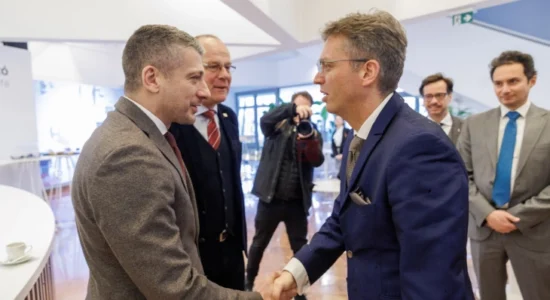 Perinski: Maqedonia dhe Hungaria po i forcojnë lidhjet në pjesën e zhvillimit rajonal dhe politikave të BE-së