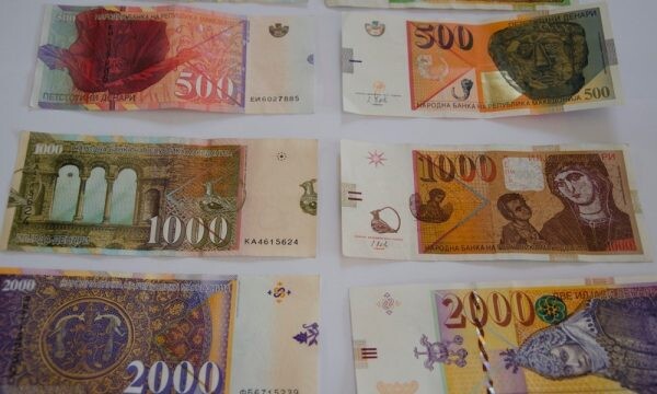 Tërhiqen mbi 20 mijë denarë nga llogaria bankare e një 23-vjeçari në Gostivar përmes transaksioneve të paautorizuara