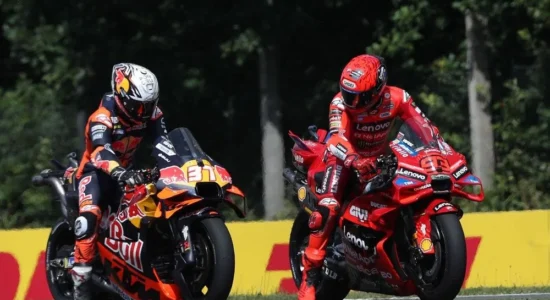 Marquez “hap krahun” në kthesën e fundit, Pedro Acosta fiton garën sprint në Tajlandë