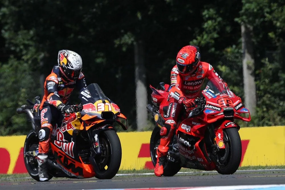 Marquez “hap krahun” në kthesën e fundit, Pedro Acosta fiton garën sprint në Tajlandë