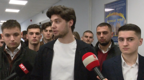 (VIDEO) Studentët e drejtësisë së tre universiteteve paralajmërojnë protesta për çështjen e jurisprudencës