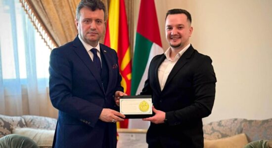 Driton Halimi pritet nga Ambasadori i RMV-së në Abu Dhabi dhe nderohet për kontributin në sport
