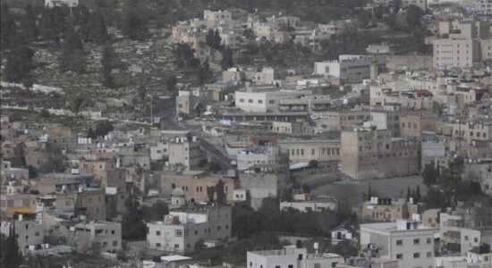 Zvicra dënon “fuqishëm” masat e reja izraelite në Bregun Perëndimor të pushtuar