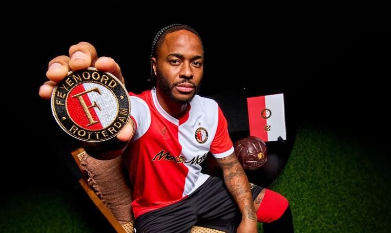 U largua nga Chelsea, Sterling surprizon me skuadrën e re