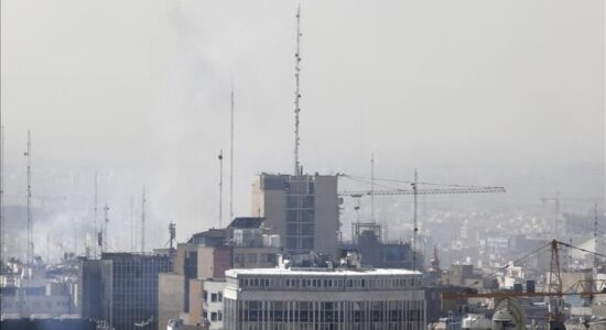 Sulmet izraelite vrasin dhe plagosin personel të Gardës Revolucionare, Irani zotohet për përgjigje