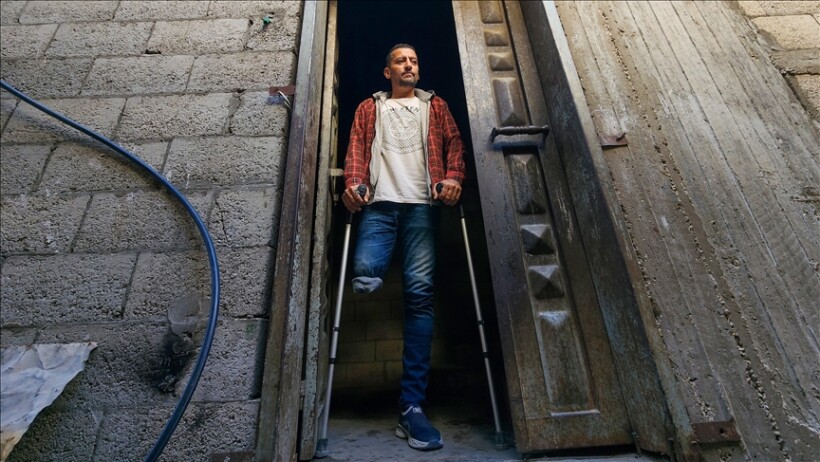 Një trajner palestinez i cili humbi këmbën në një sulm izraelit po mbijeton përmes sportit