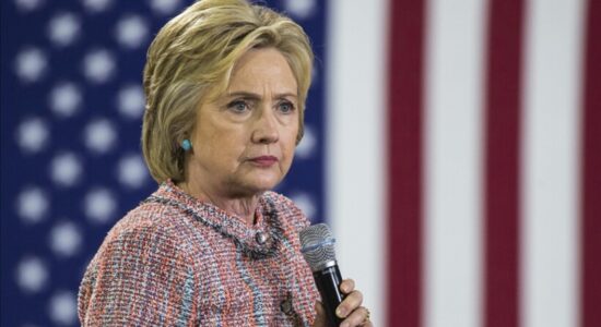 Hillary Clinton kërkon seancë dëgjimore publike përpara dëshmisë në hetimin mbi Epsteinin