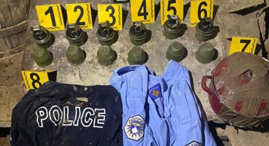 Policia gjen granata dore dhe pjesë të uniformave të Policisë së Kosovës në veri