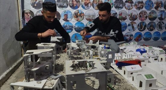 Të rinjtë palestinezë mbajnë gjallë kujtimet e shkatërrimit nga Izraeli në Gaza me makete