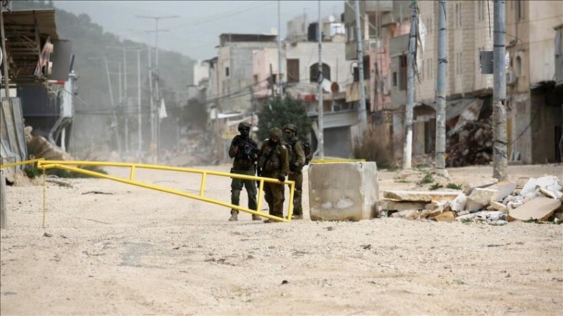 Katër palestinezë të plagosur dhe 24 të arrestuar në sulmet dhe bastisjet izraelite në Bregun Perëndimor