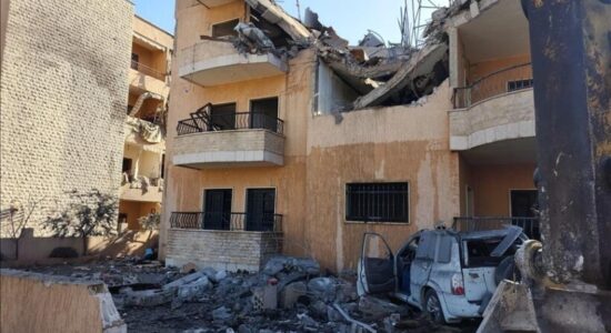 Sulmet ajrore izraelite në Liban vrasin një grua dhe një fëmijë, plagosin dhjetëra të persona të tjerë