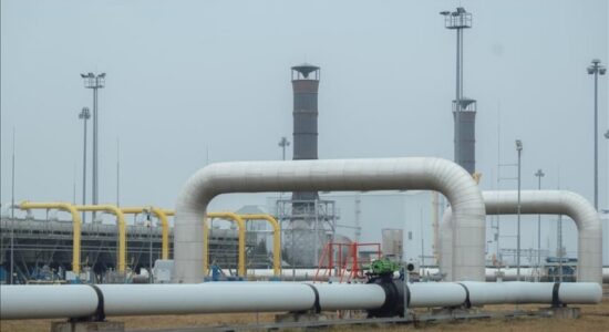 Kremlini pranon rënien e të ardhurave nga nafta dhe gazi