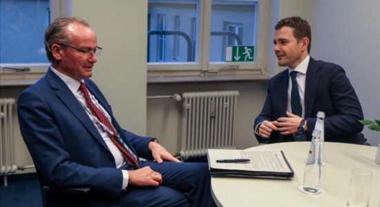 Kryediplomati i Maqedonisë së Veriut takohet me ministrin gjerman të shtetit për Evropën