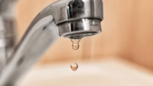 Mbetet në fuqi ndalesa për pirjen e ujit në Strugë, turbullira është ulur