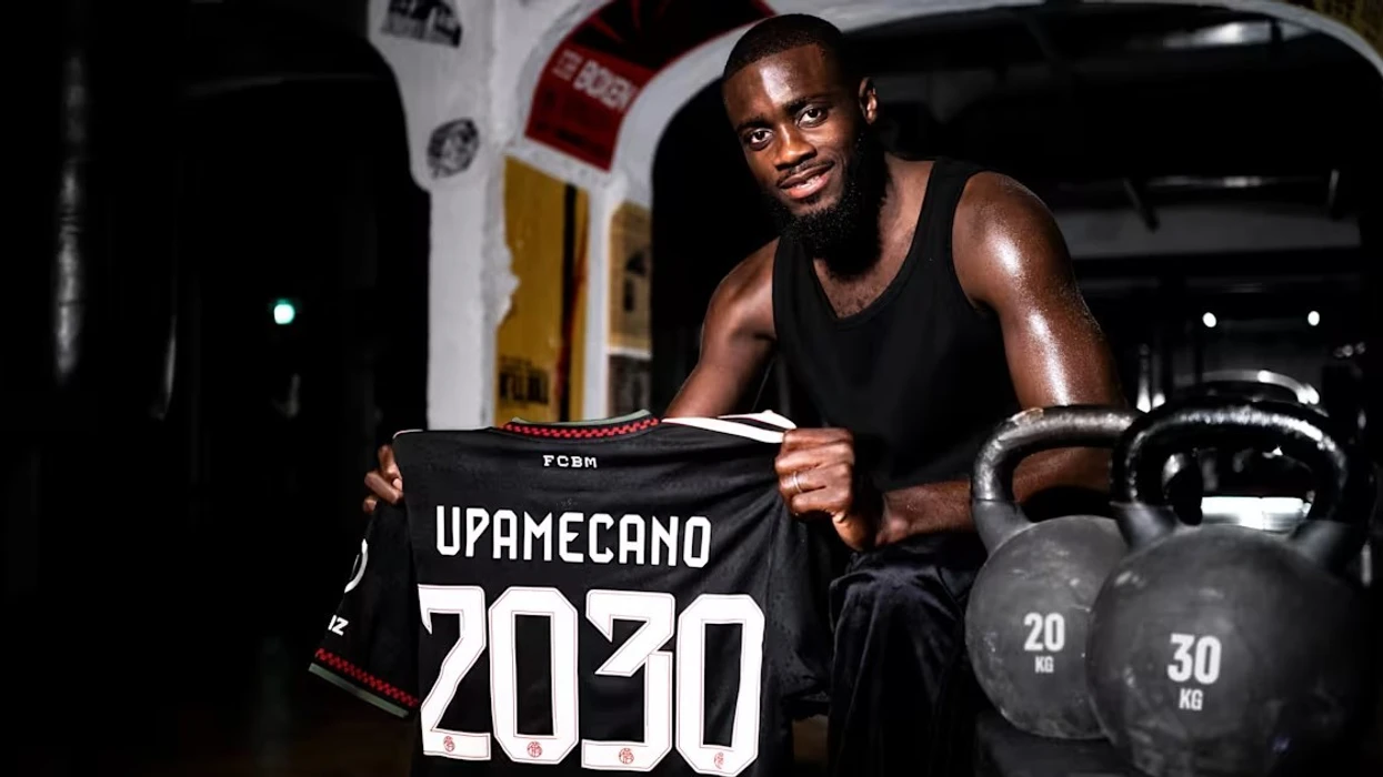 Zyrtare  Bayern Munich  blindon  Upamecanon me kontratë të re