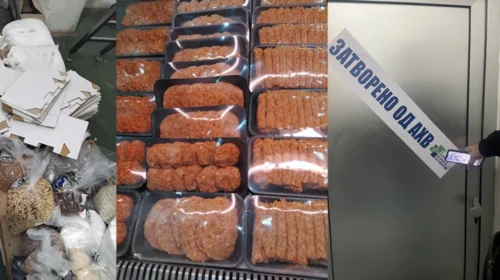 (VIDEO) Konfiskohet 1,010 kilogramë ushqim të pasigurt i maskuar si “ushqim i shëndetshëm”