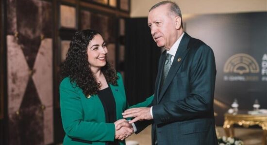 Presidentja Osmani pranon urim nga presidenti Erdoğan me rastin e Ditës së Pavarësisë