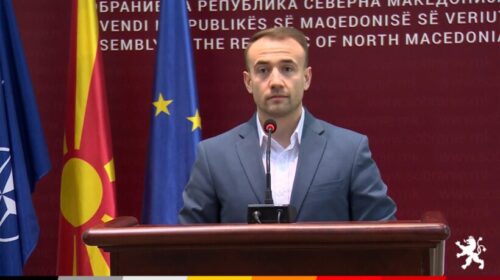 (VIDEO) VMRO dorëzoi një pako ligjesh për uljen e pagave të funksionarëve
