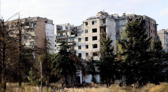 Peskov: Kremlini përsërit gatishmërinë për t’i dhënë fund konfliktit në Ukrainë me mjete diplomatike