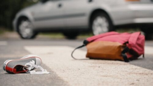 U gjet shoferi që goditi një të mitur dhe u largua nga vendi i ngjarjes, do të vijojë kallëzimi penal