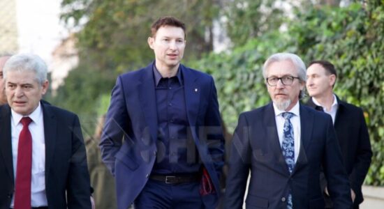 Takim i papritur pas iftarit në Tiranë te Rama: Ali Ahmeti dhe Fatmir Limani ulen në të njëjtën tryezë