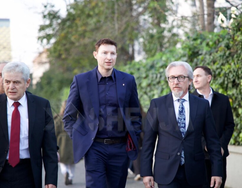 Takim i papritur pas iftarit në Tiranë te Rama: Ali Ahmeti dhe Fatmir Limani ulen në të njëjtën tryezë