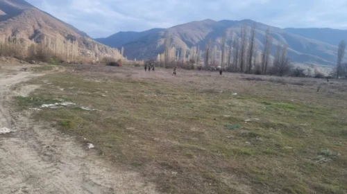 Gjetet trupi i pajetë i një gruaje pranë lumit në Zërnoc, nis hetimi