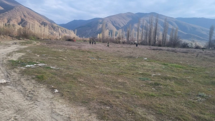 Gjetet trupi i pajetë i një gruaje pranë lumit në Zërnoc, nis hetimi