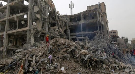 Izraeli nis një valë sulmesh ajrore në shkallë të gjerë në kryeqytetin e Iranit