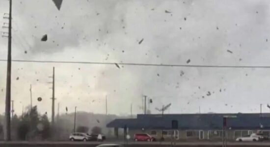 Tornado vdekjeprurëse në Michigan, raportohet për viktima dhe dëme materiale
