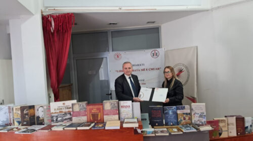 Në kuadër të projektit “Libri, dhurata më e çmuar”, Institutit të Historisë “Ali Hadri” në Prishtinë i dhurohen 226 tituj të Botimeve nga ALSAR