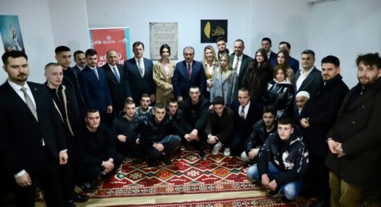 Kryetari i Partisë së Unitetit të Madh (BBP) nga Turqia, Mustafa Destixhi u takua me përfaqësuesit e shoqatës kulturore “Köprü”