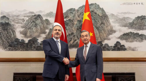 Ministri i Jashtëm turk diskuton zhvillimet rajonale me homologun kinez